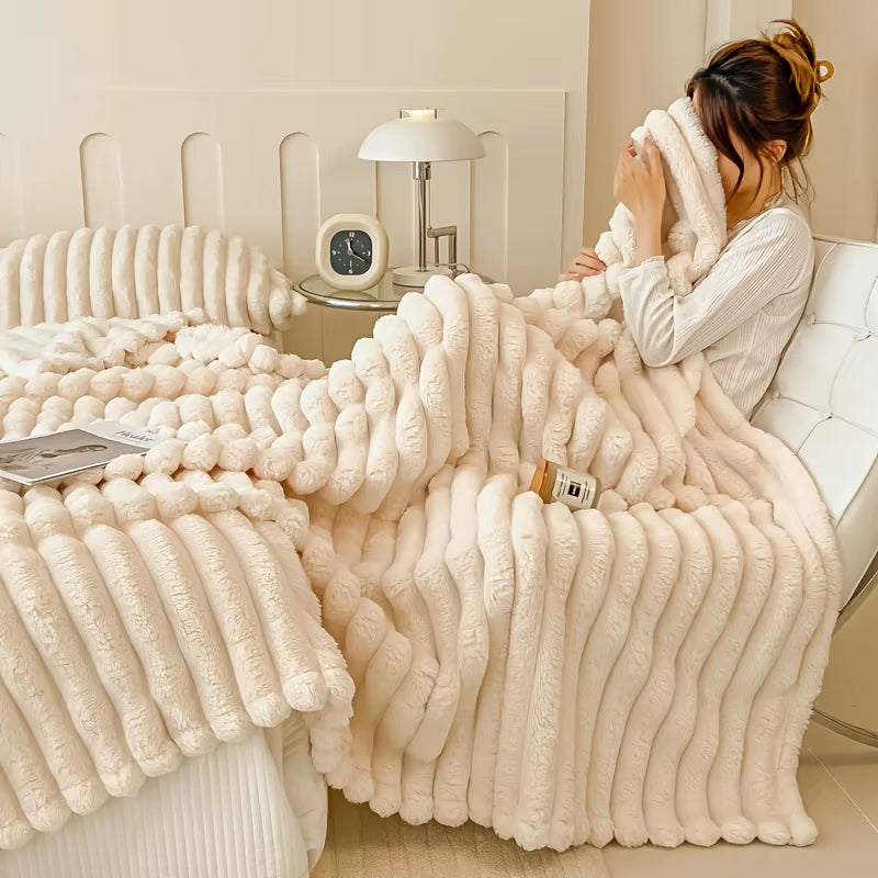 VeluSoft™ Luxe Blanket | Manta de Piel Sintética Tipo Conejo – Cálida, Esponjosa y Premium para Sofá o Cama 🩶❄️