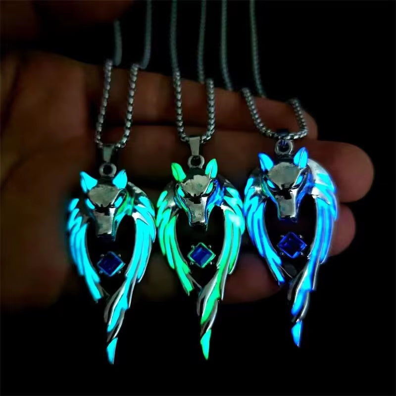 🐺 VIRAWOLF™ GLOW PENDANT – EL PODER DEL LOBO EN TU ESTILO 💫
